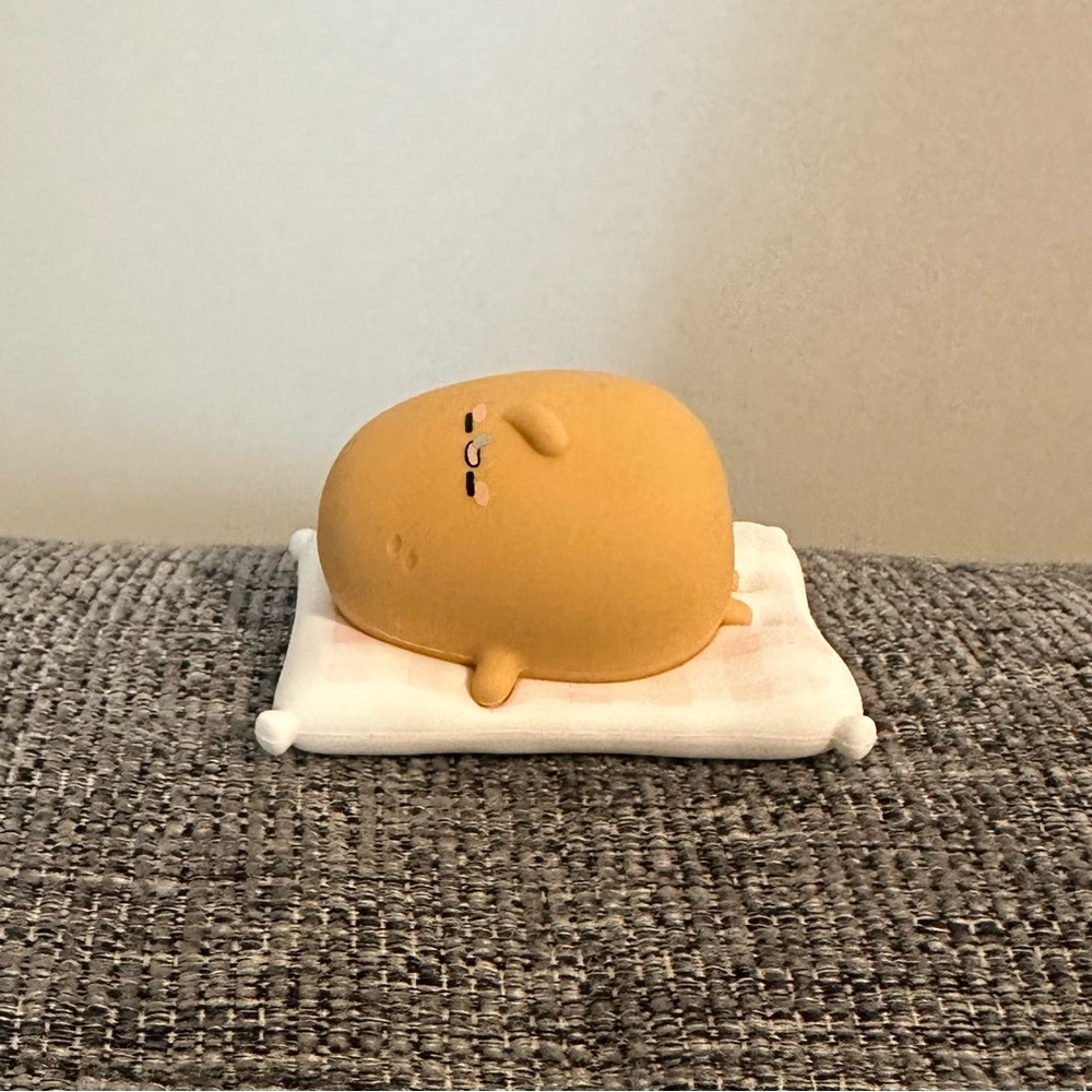 Smoko friends sleeping blind box figure - tayto potato